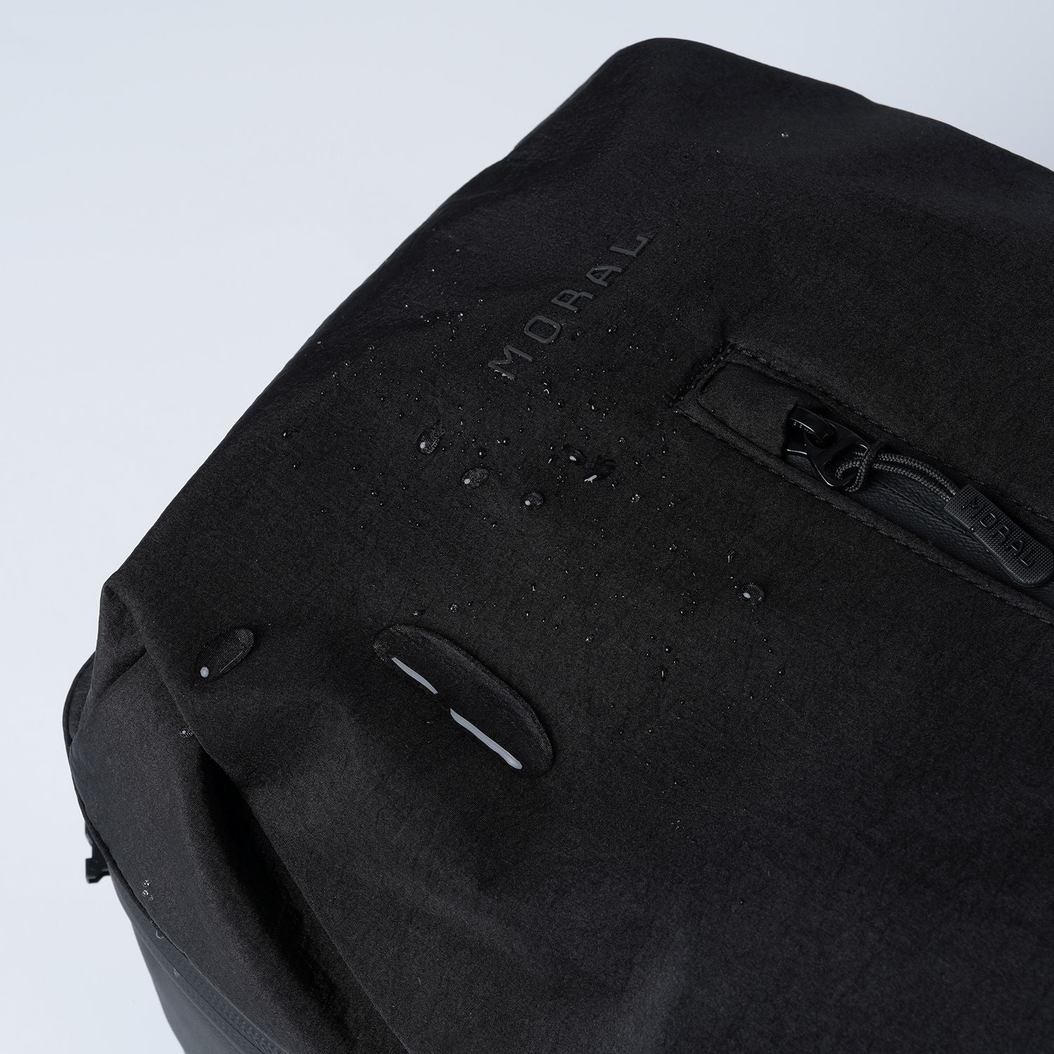 Ruksak MORAL BAGS Umago Ronin, crna, vodoodbojni rPET nylon s demonstracijom otpornosti na vlagu