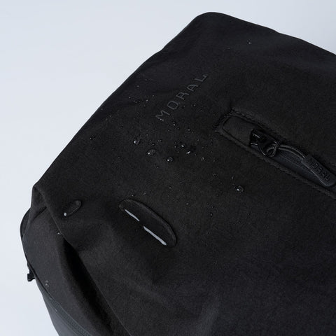 Ruksak MORAL BAGS Umago Ronin, crna, vodoodbojni rPET nylon s demonstracijom otpornosti na vlagu
