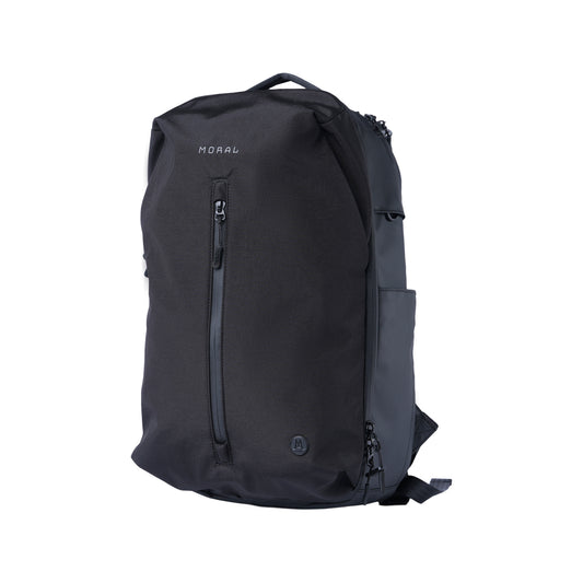 Ruksak MORAL BAGS Umago Ronin, crna, rPET nylon mat teksture, proširivi kapacitet 21–25L, prednji džep