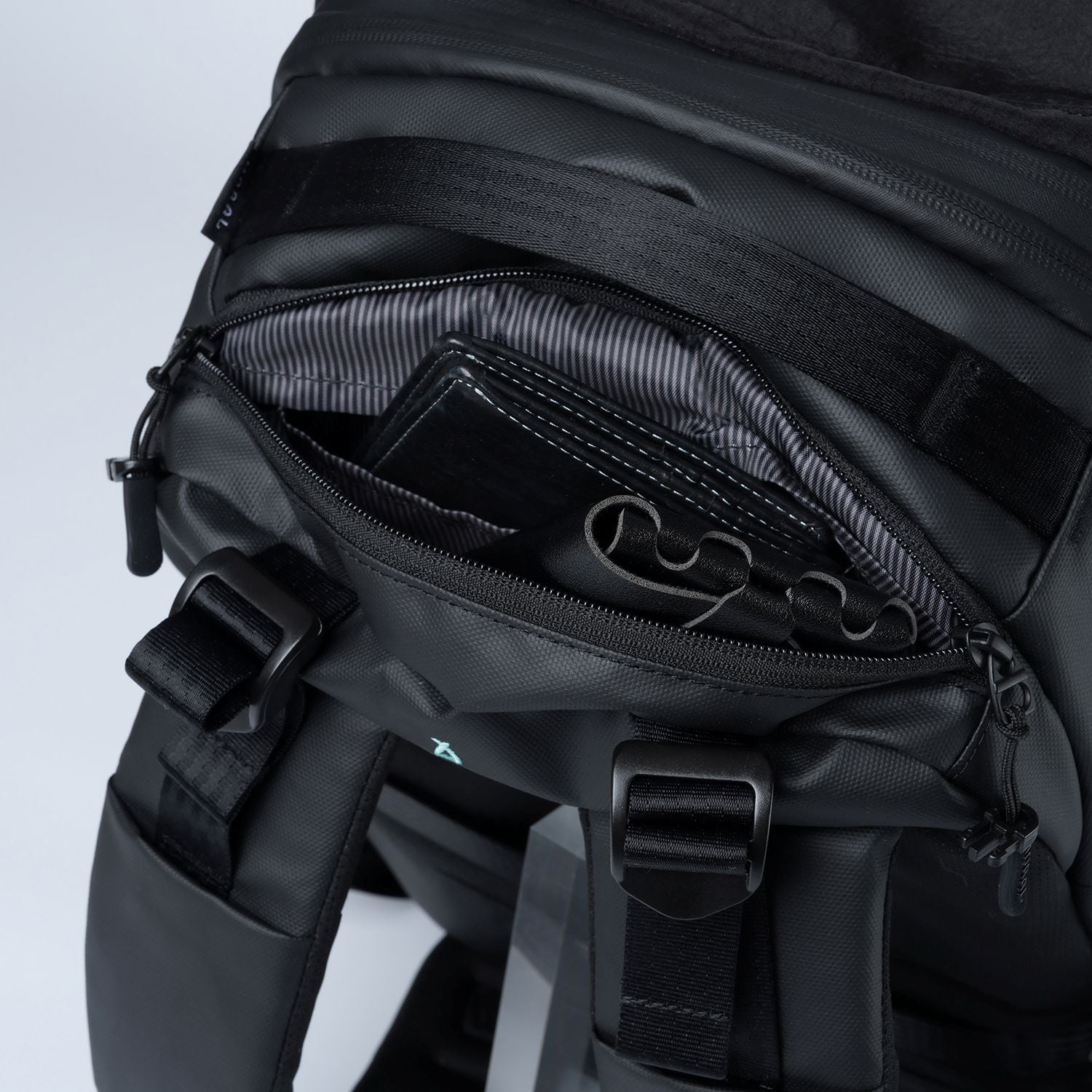 MORAL BAGS Umago Ronin Backpack, crna, gornji organizacijski džep s RFID zaštitom i D-ring držačem