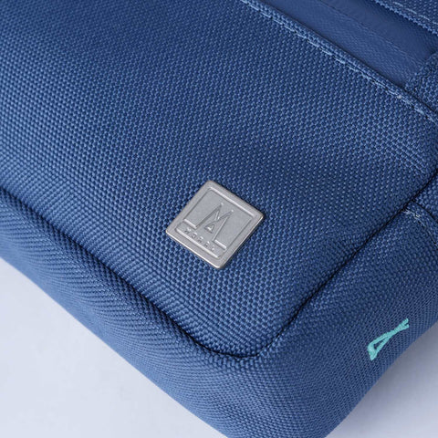 MORAL BAGS Napier torbica novčanik, tamno plava, rPET tkanina i metalni MORAL BAGS logo