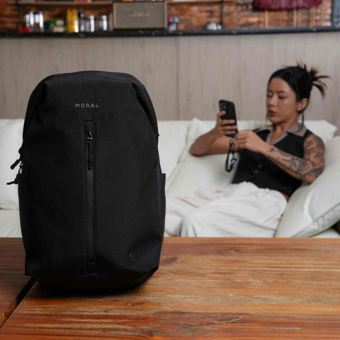 Ruksak MORAL BAGS Umago Ronin Backpack, crna, kompaktna silueta od rPET nylona, kapacitet 21–25L
