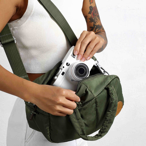 MORAL BAGS Chapel Sudoku torba, zelena, nošenje cross-body uz odvojivu naramenicu, kapacitet za fotoaparat