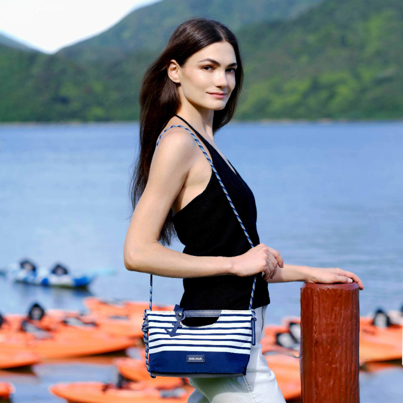 AskuksA Z for Zip to Go torba mala, mornarsko plavi uzorak, crossbody nošenje, nautički stil