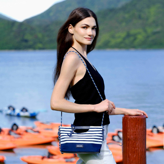 AskuksA Z for Zip to Go torba mala, mornarsko plavi uzorak, crossbody nošenje, nautički stil