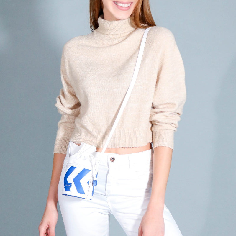 AskuksA C for Circle torbica plavo-bijela, crossbody varijanta, podesiva naramenica