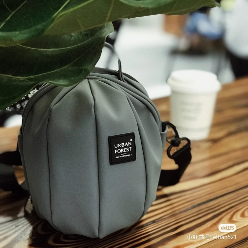 Urban Forest Beetle Mini SkinTouch torbica, siva, SkinTouch materijal mat završnica